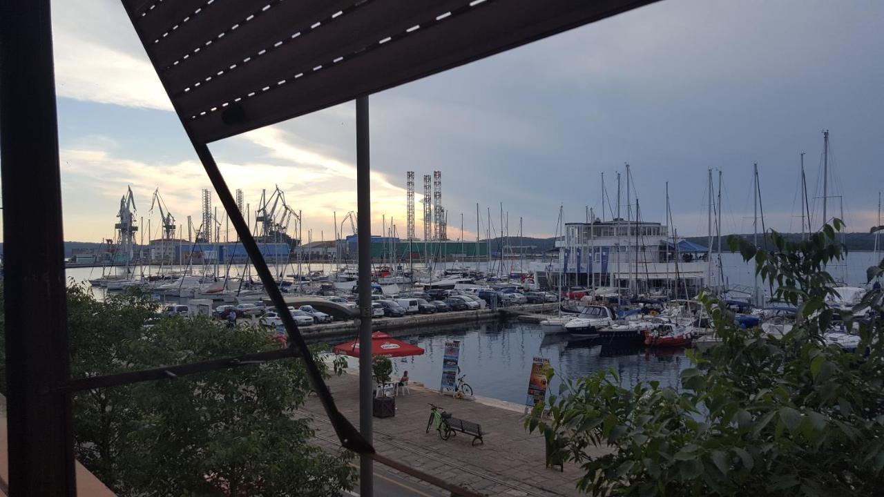 Harbour-Apartment With Sea View And Parking Spot Pula Bagian luar foto